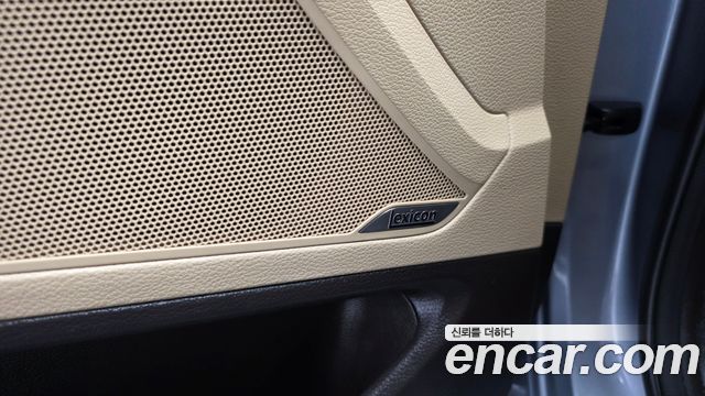 Genesis G80 2017 — photo 32