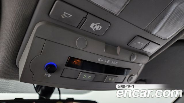 Hyundai Starex 2019 — photo 13