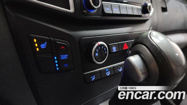 Hyundai Starex 2019 — photo 19