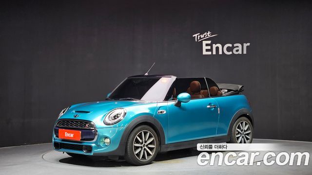 Mini Cooper Convertible 2018 — photo 1