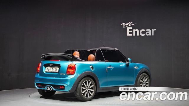 Mini Cooper Convertible 2018 — photo 2