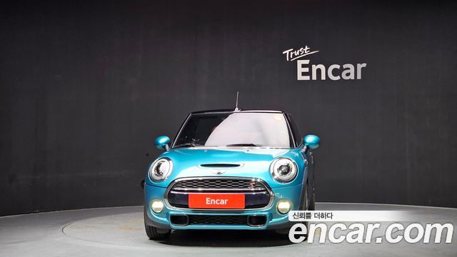 Mini Cooper Convertible 2018 — photo 3