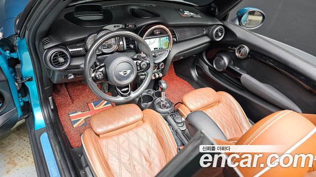 Mini Cooper Convertible 2018 — photo 10