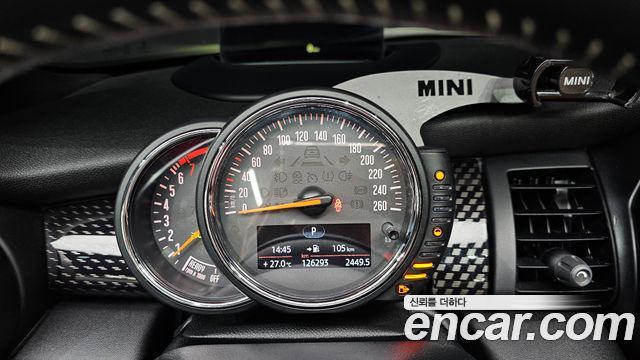 Mini Cooper Convertible 2018 — photo 11