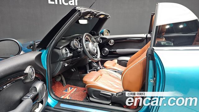 Mini Cooper Convertible 2018 — photo 13