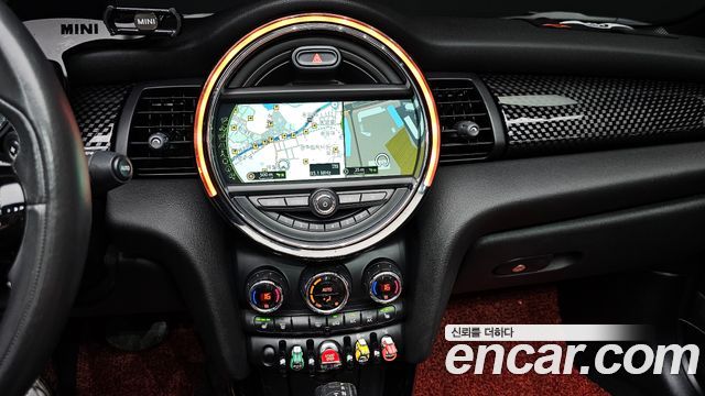 Mini Cooper Convertible 2018 — photo 19