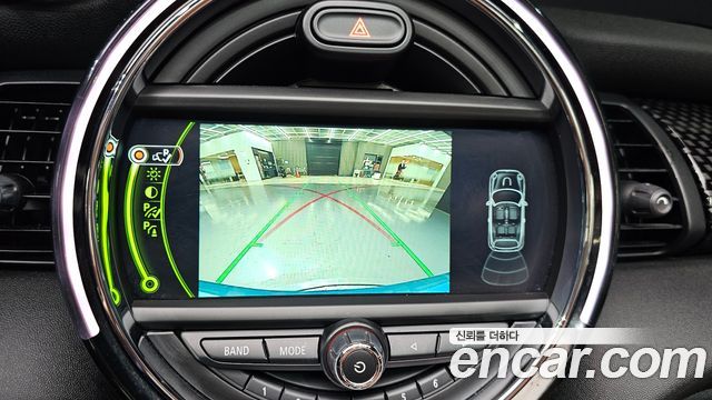 Mini Cooper Convertible 2018 — photo 21