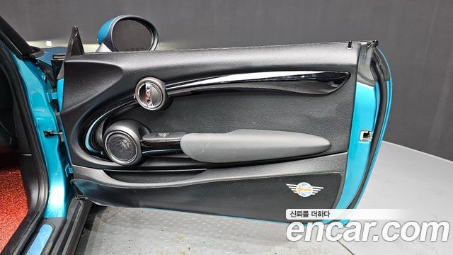 Mini Cooper Convertible 2018 — photo 14