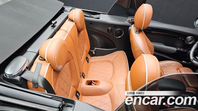 Mini Cooper Convertible 2018 — photo 16