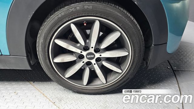 Mini Cooper Convertible 2018 — photo 28