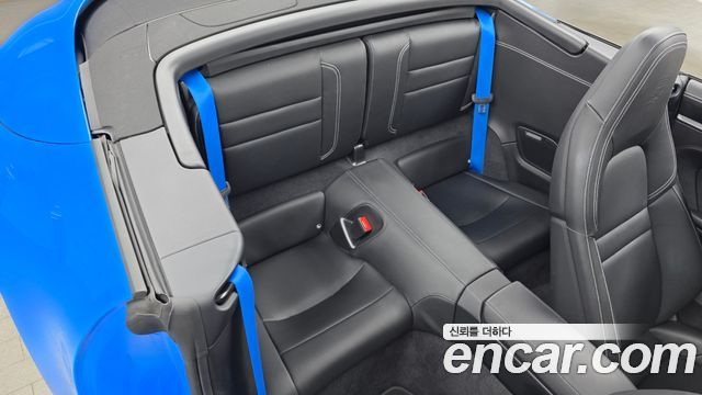 Porsche 911 2023 — photo 17
