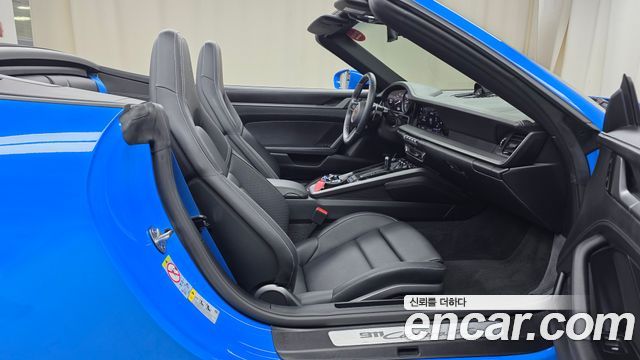 Porsche 911 2023 — photo 16