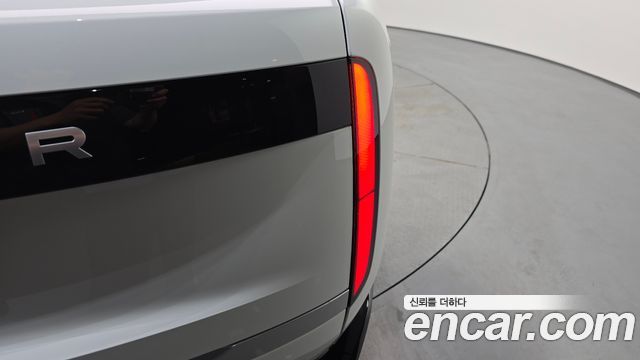 Land Rover Range Rover 2024 — photo 9