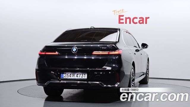 BMW 7-Series 2023 — photo 4