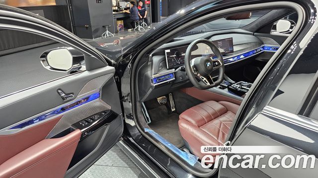 BMW 7-Series 2023 — photo 13