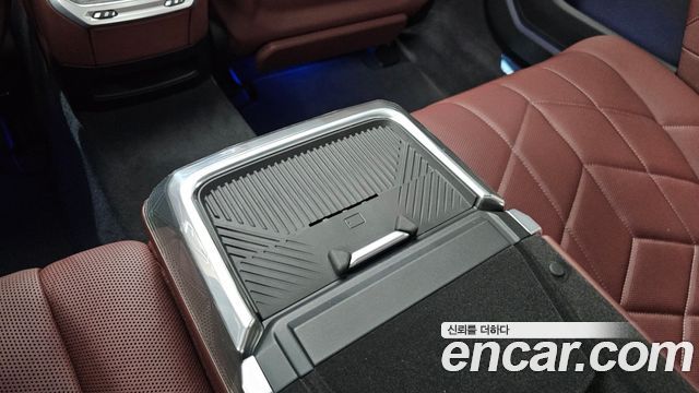 BMW 7-Series 2023 — photo 30