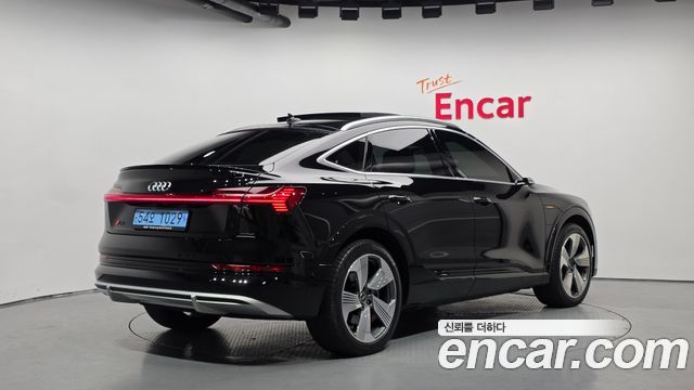 Audi e-tron 2023 — photo 2