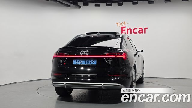Audi e-tron 2023 — photo 4