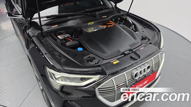 Audi e-tron 2023 — photo 6