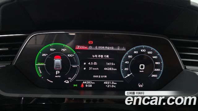 Audi e-tron 2023 — photo 8