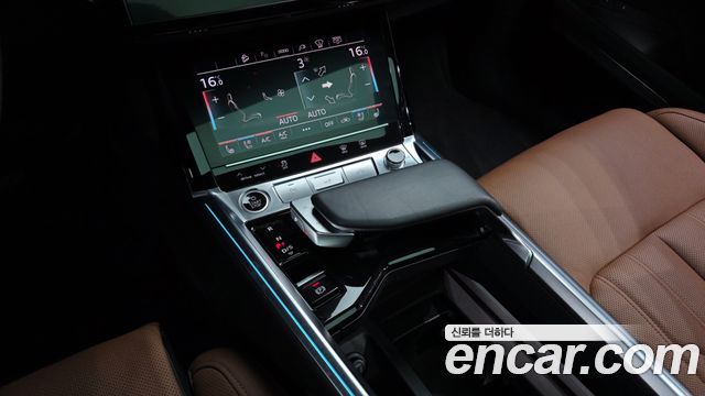Audi e-tron 2023 — photo 9