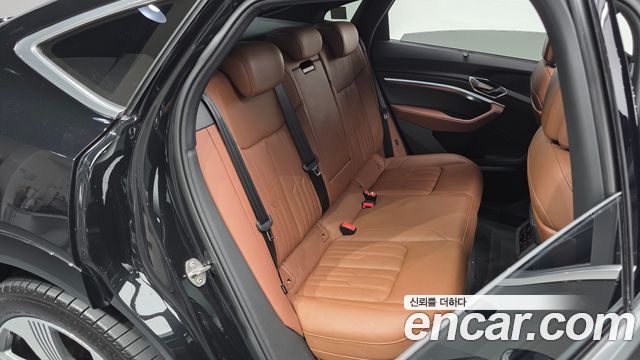 Audi e-tron 2023 — photo 11