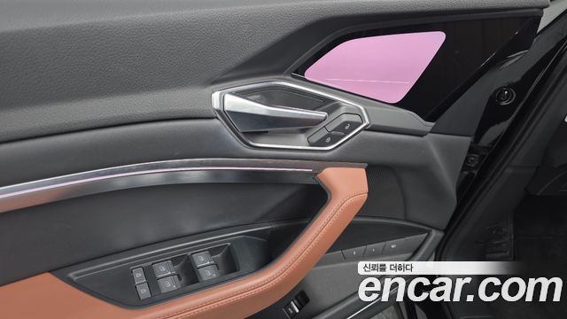 Audi e-tron 2023 — photo 14