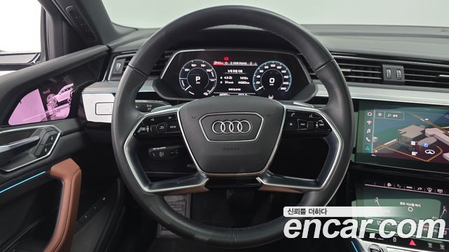 Audi e-tron 2023 — photo 15
