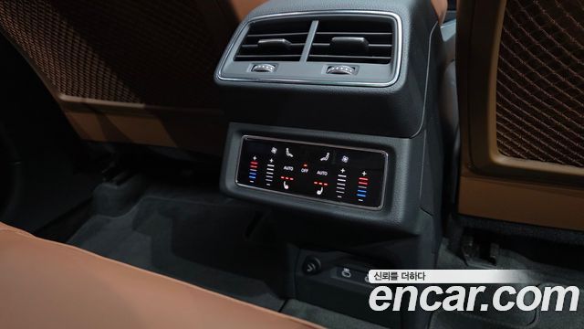 Audi e-tron 2023 — photo 19