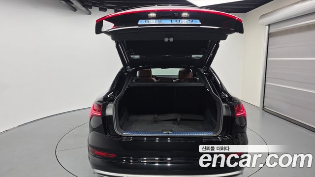 Audi e-tron 2023 — photo 20