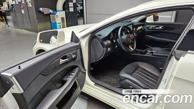 Mercedes-Benz CLS-Class 2016 — photo 10
