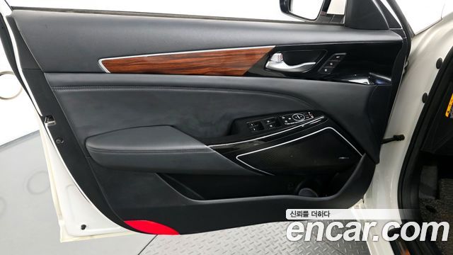Kia K7 2016 — photo 14