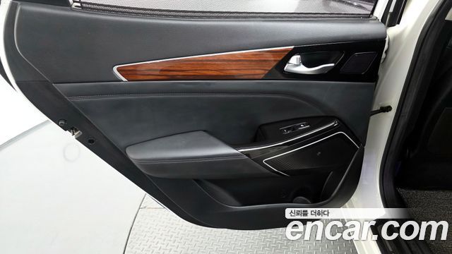 Kia K7 2016 — photo 15