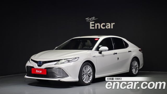 Toyota Camry 2019 — photo 1