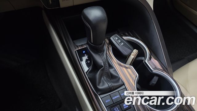Toyota Camry 2019 — photo 12