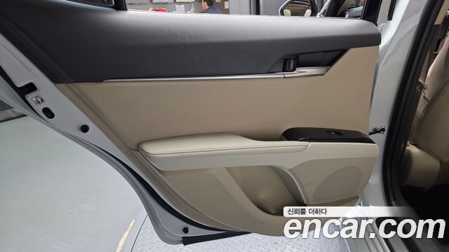 Toyota Camry 2019 — photo 15