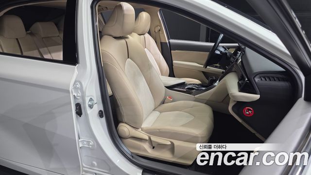 Toyota Camry 2019 — photo 16