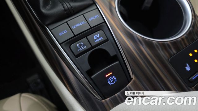 Toyota Camry 2019 — photo 30
