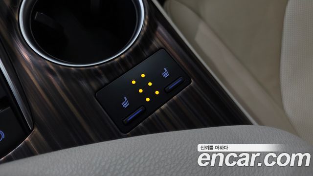 Toyota Camry 2019 — photo 31