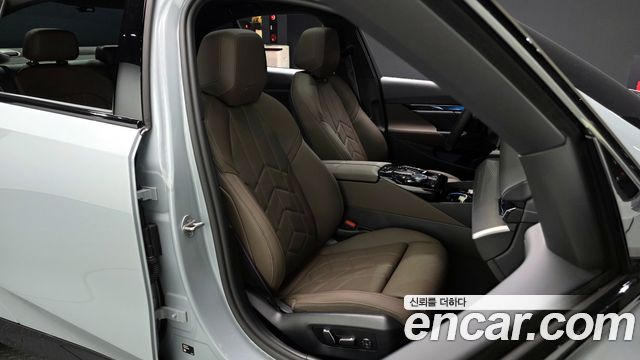 BMW 5-Series 2026 — photo 13