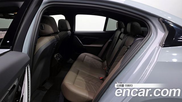BMW 5-Series 2026 — photo 18