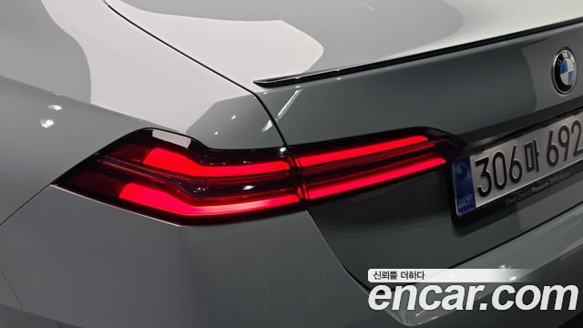 BMW 5-Series 2026 — photo 9
