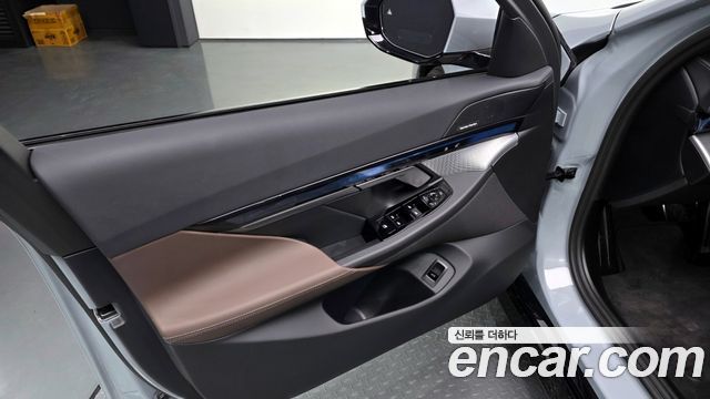 BMW 5-Series 2026 — photo 14