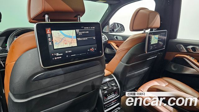 BMW X7 2021 — photo 17