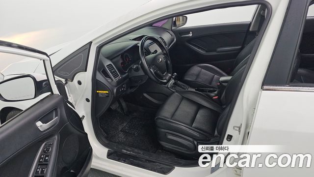 Kia K3 2013 — photo 10
