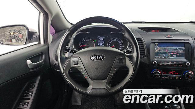 Kia K3 2013 — photo 11