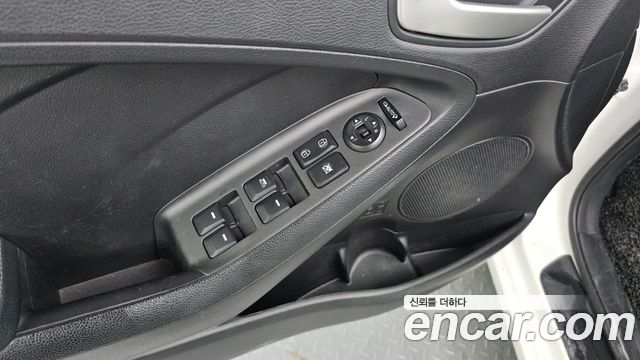 Kia K3 2013 — photo 16