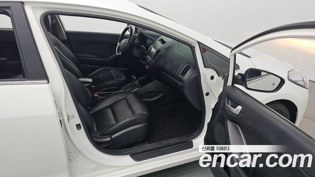 Kia K3 2013 — photo 18