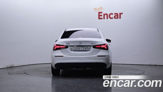 Mercedes-Benz A-Class 2020 — photo 4