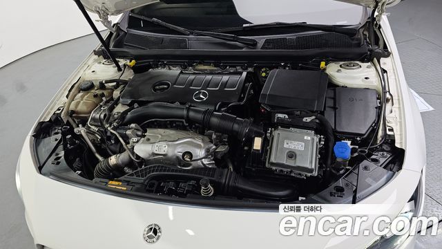 Mercedes-Benz A-Class 2020 — photo 6